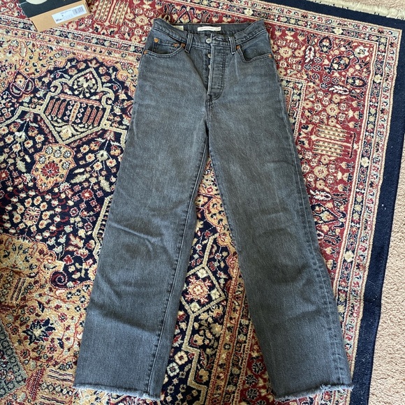 Levi’s straight jeans size 24 black grey washed - Picture 2 of 3